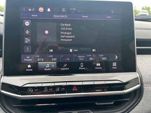 Used 2022 Jeep Compass Latitude w/ Sun and Sound Group AWD/4WD image 18