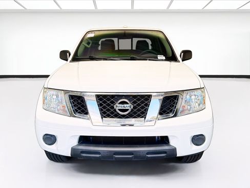 Used 2018 Nissan Frontier SV AWD/4WD image 2