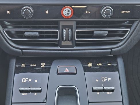 Used 2023 Porsche Macan S image 19