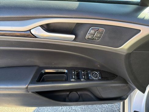 Used 2014 Ford Fusion SE w/ Equipment Group 202A image 12