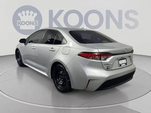 Used 2025 Toyota Corolla LE FWD image 4