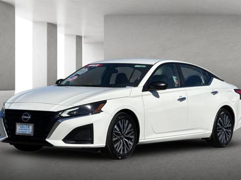 Used 2025 Nissan Altima 2.5 SV FWD image 8