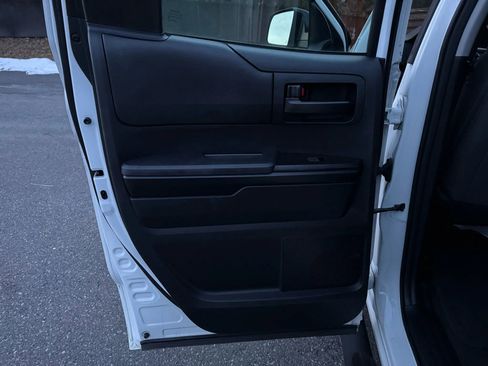 Used 2014 Toyota Tundra SR image 13