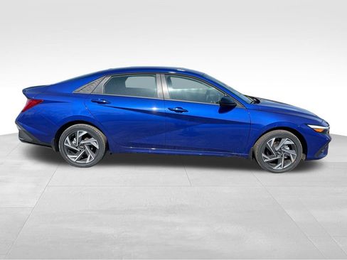 New 2025 Hyundai Elantra SEL image 32