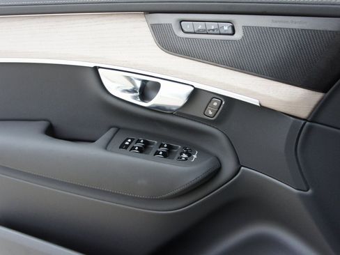 New 2025 Volvo XC90 T8 Plus w/ Protection Package Premier image 17