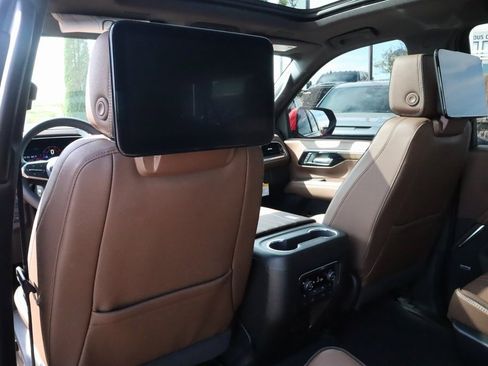 New 2026 Chevrolet Suburban High Country image 14