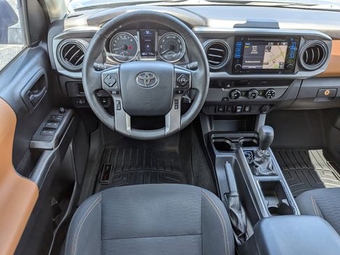 Used 2018 Toyota Tacoma SR5 RWD image 15