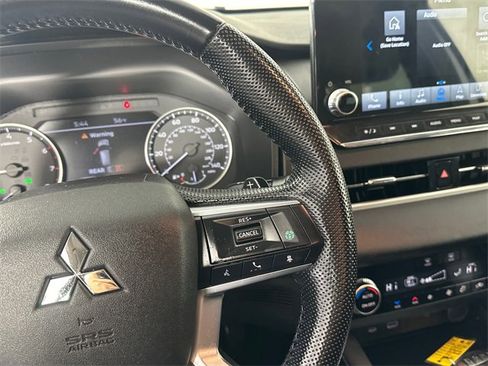 Used 2022 Mitsubishi Outlander SEL image 24