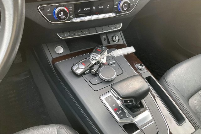 Used 2019 Audi Q5 2.0T Premium w/ Convenience Package AWD/4WD image 11
