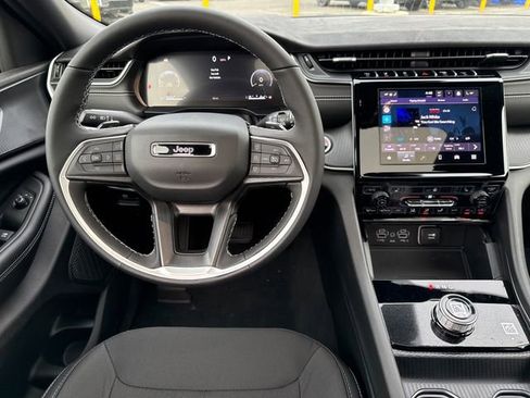 New 2025 Jeep Grand Cherokee L Laredo w/ Luxury Tech Group I image 17