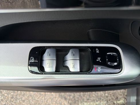 Used 2026 Mercedes-Benz GLC 300 4MATIC image 28