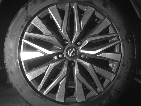 Used 2025 Nissan Altima 2.5 SV FWD image 14