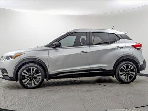 Used 2020 Nissan Kicks SR image 3