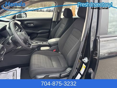 Used 2025 Honda HR-V LX image 19