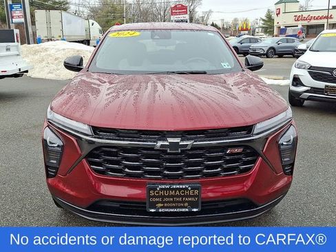 Used 2024 Chevrolet Trax RS w/ Driver Confidence Package image 2