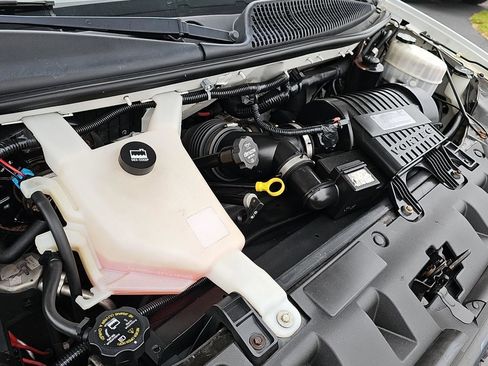 Used 2018 Chevrolet Express 3500 w/ Driver Convenience Package image 29