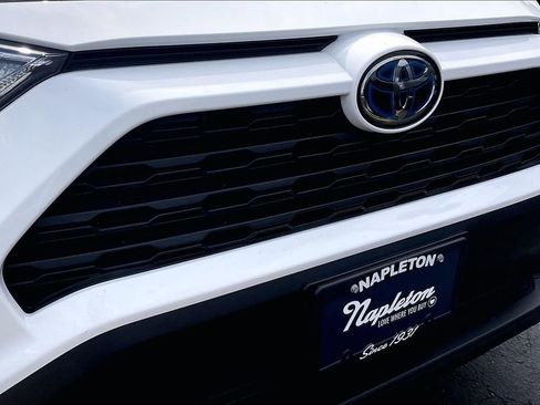 Used 2021 Toyota RAV4 XLE w/ Carpet Mat Package (TMS) image 29