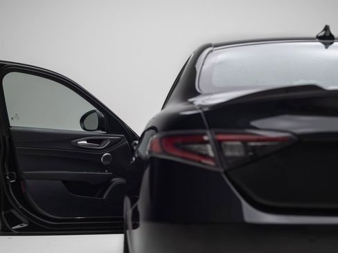 Used 2024 Alfa Romeo Giulia Quadrifoglio w/ Active Assist Plus Package image 22