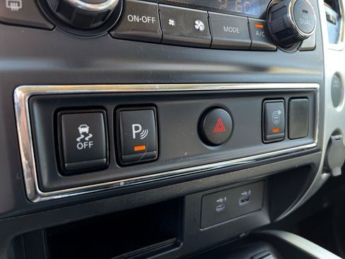 Used 2021 Nissan Titan SV w/ SV Convenience Package image 29