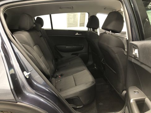 Used 2019 Kia Sportage LX image 9