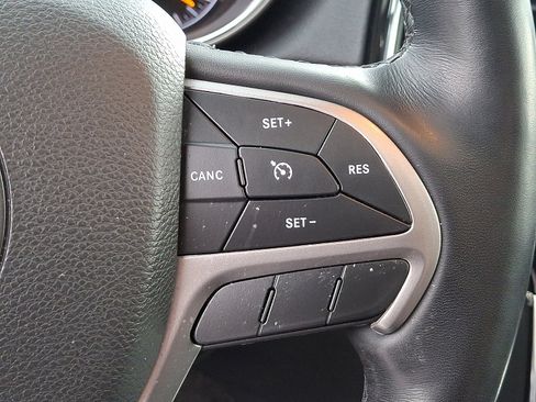 Used 2022 Jeep Grand Cherokee Limited image 24