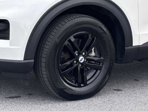 Used 2023 Ford Explorer XLT image 30