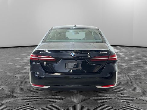 Used 2024 BMW 530i xDrive w/ Convenience Package AWD/4WD image 4