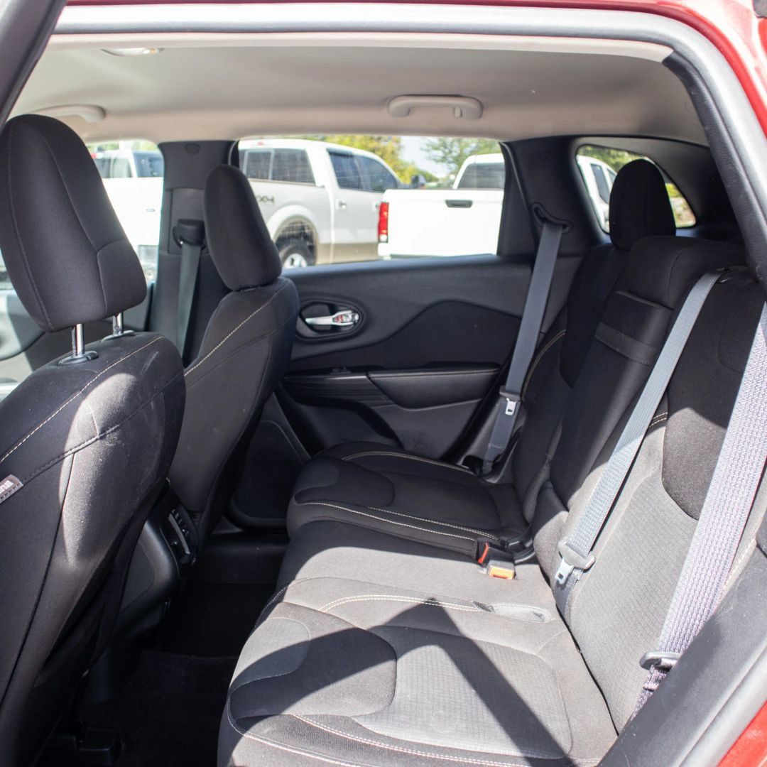 Used 2016 Jeep Cherokee Latitude FWD image 21