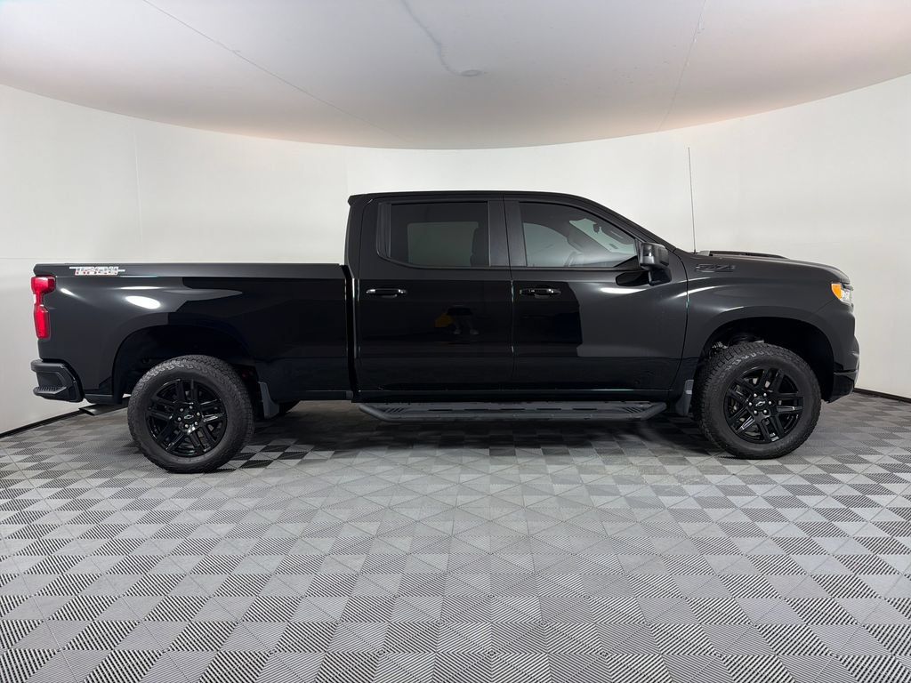 Used 2025 Chevrolet Silverado 1500 LT Trail Boss w/ LPO, Dark Essentials Package AWD/4WD image 2