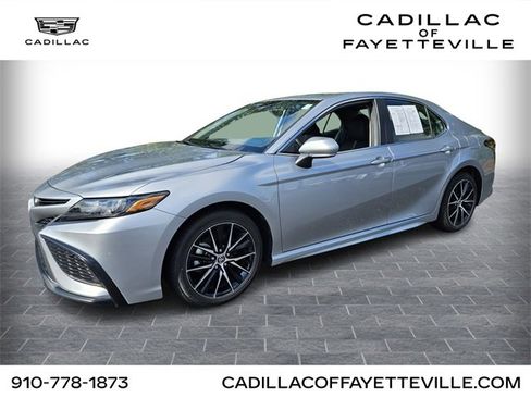 Used 2024 Toyota Camry SE image 1