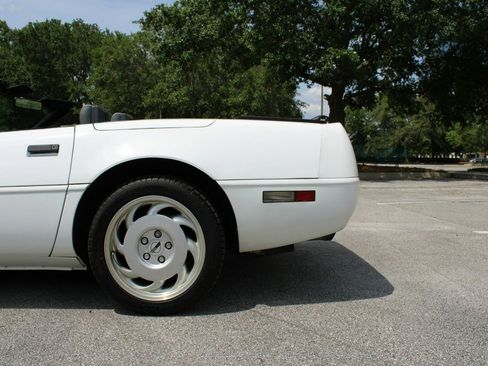 Used 1991 Chevrolet Corvette Convertible image 19