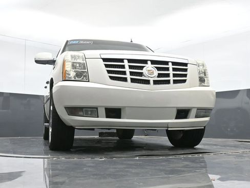 Used 2013 Cadillac Escalade Luxury image 42