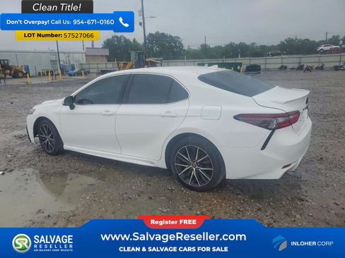 Used 2021 Toyota Camry SE FWD image 3