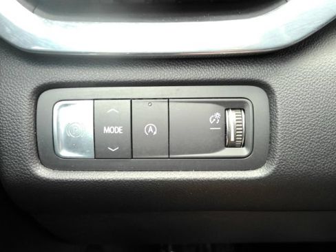 Used 2026 GMC Acadia Elevation w/ Elevation Premium Package FWD image 38