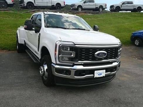 New 2026 Ford F350 Lariat w/ FX4 Off-Road Package AWD/4WD image 2