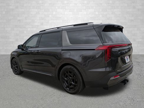 Used 2025 Kia Carnival SX Prestige image 4