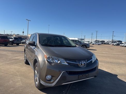 Used 2015 Toyota RAV4 XLE image 2
