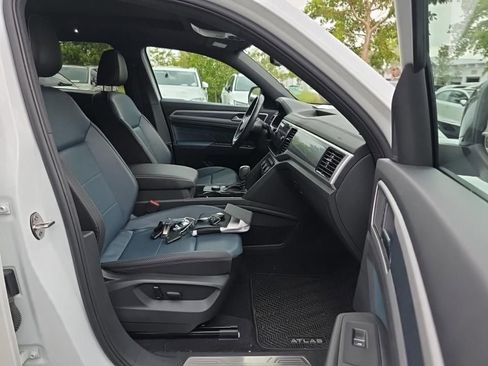 Used 2023 Volkswagen Atlas Cross Sport SEL R-Line AWD/4WD image 7