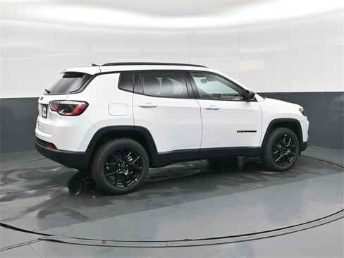 New 2026 Jeep Compass Latitude image 3