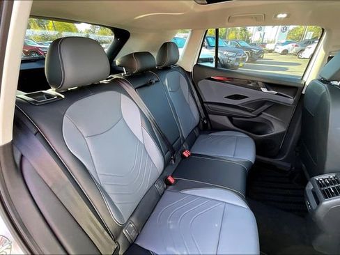 New 2025 Volkswagen Tiguan SE image 24