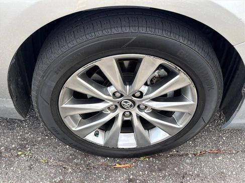 Used 2017 Toyota Camry XLE w/ Moonroof Package image 8