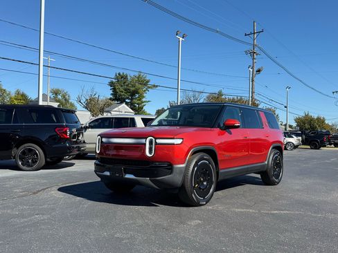 Used 2025 Rivian R1S Adventure image 1