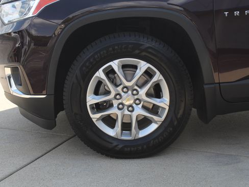 Used 2020 Chevrolet Traverse LT FWD image 33