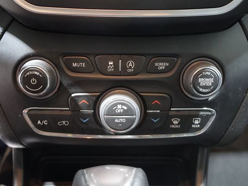 Used 2023 Jeep Cherokee Altitude Lux AWD/4WD image 35