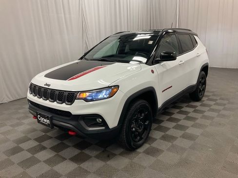 Used 2024 Jeep Compass Trailhawk AWD/4WD image 10