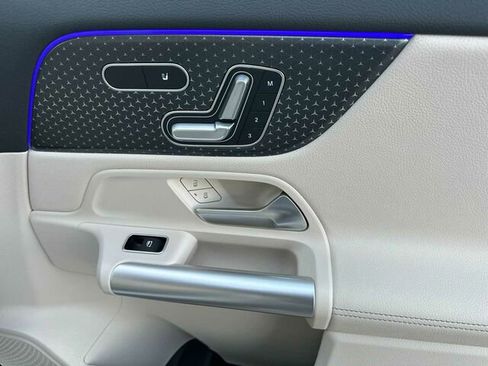 Used 2025 Mercedes-Benz GLA 250 4MATIC image 22