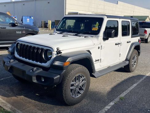 Used 2024 Jeep Wrangler Unlimited Sport AWD/4WD image 3