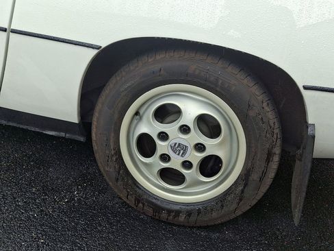 Used 1987 Porsche 924 S RWD image 4