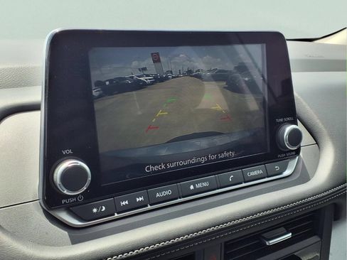 Certified 2025 Nissan Rogue SV FWD image 18