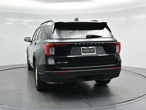 New 2025 Ford Explorer Active image 30